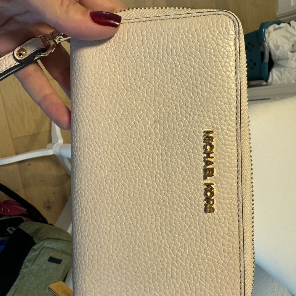 New with tags, Michael’s Coors zip wallet. Cream colored with gold hardware.